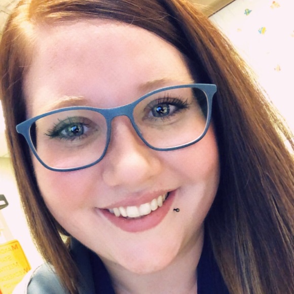 Meet your Posher, Alyx - Picture 4 of 4